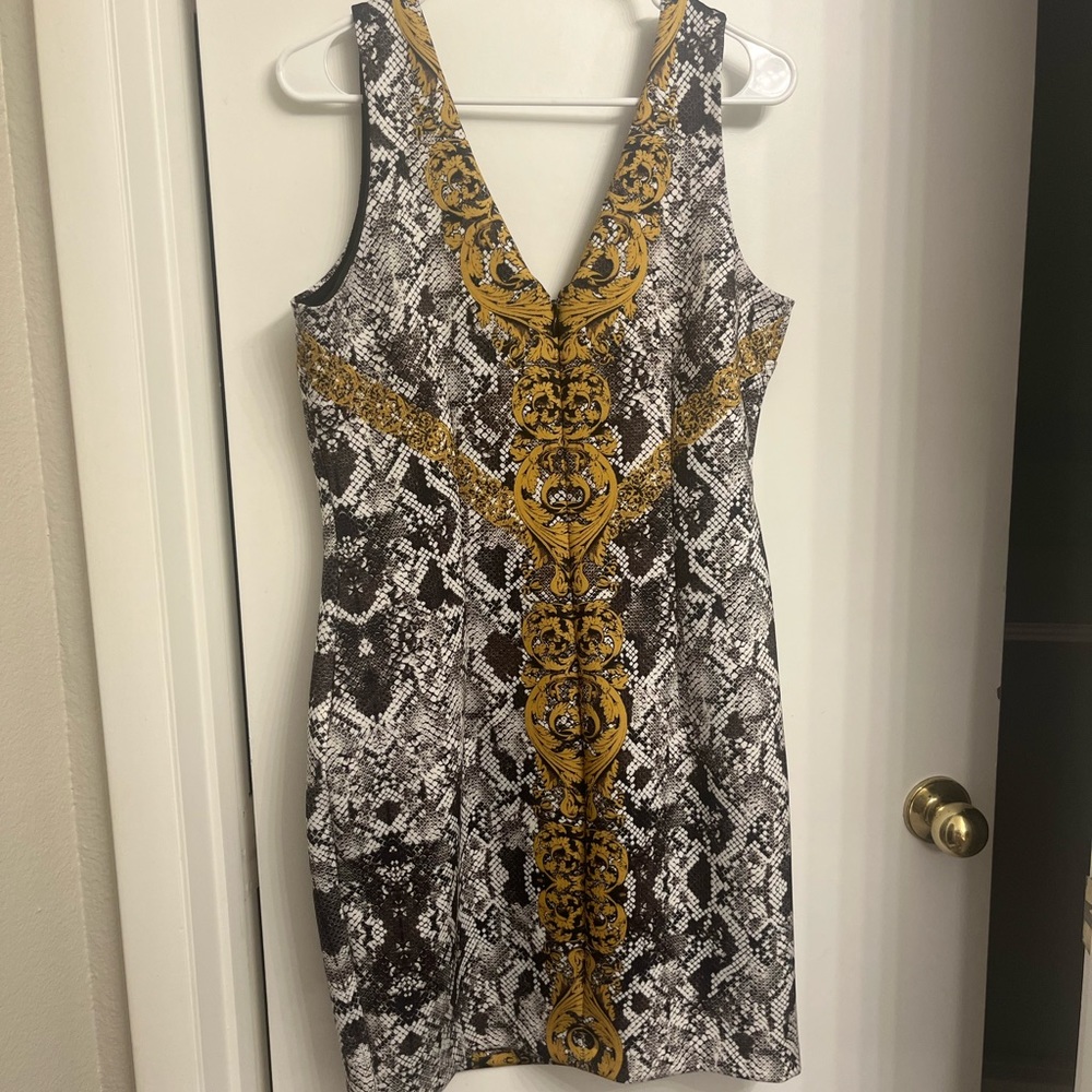 Gorgeous Unique-Patterned Dress! - image 3